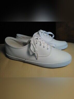 NWT VINTAGE BY CRAYONS Classic LEATHER White Lace-Up Sneakers SZ. 6 "1990S*